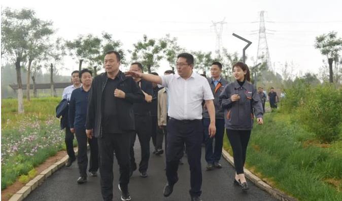 唐山市政府副市長李貴富一行到裕華鋼鐵考察交流